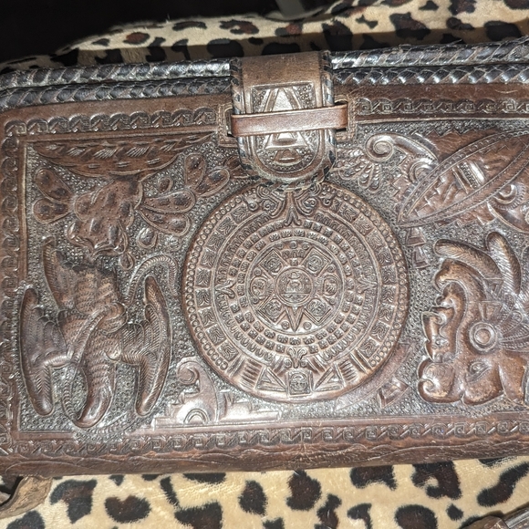 Vintage and tooled Women’s Extra Large Clutch Style organizer unique - Picture 6 of 7